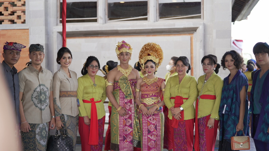 Nyonya Seniasih Giri Prasta Hadiri Wimbakara Desain dan Peragaan Busana PKB Tahun 2022